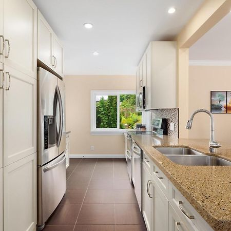 Lovely 3 Bedroom Port Moody Spacious Home 6 People Free Parking Exterior photo
